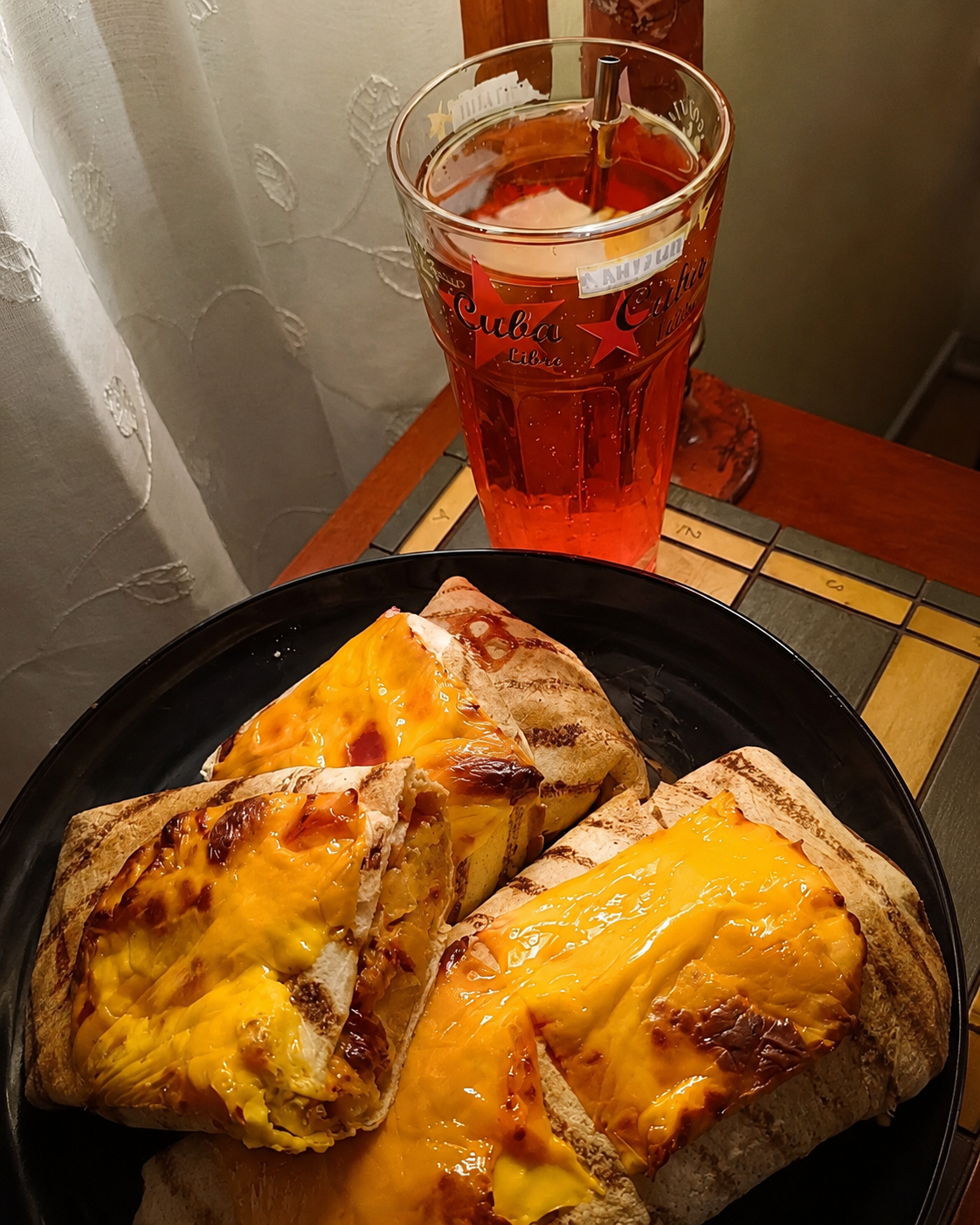 Gros plan sur des wraps gratinés