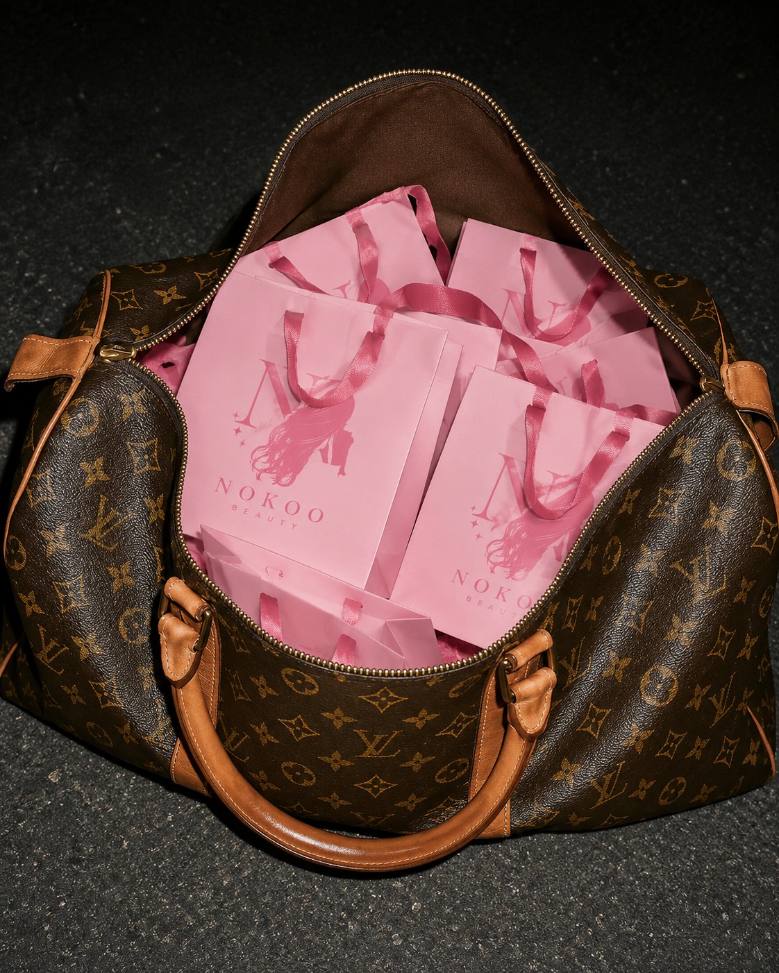 Packaging NOKOO BEAUTY dans un sac de voyage